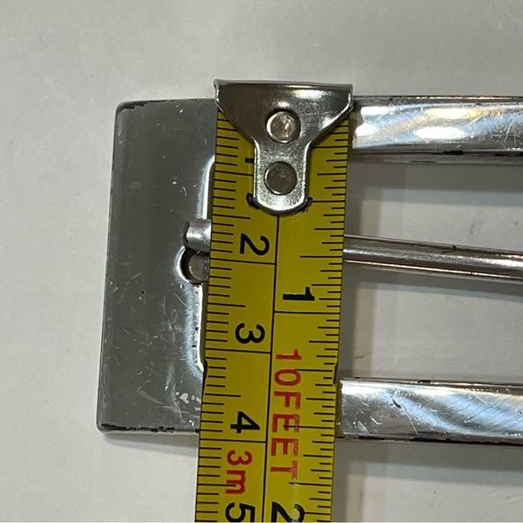 Brighton Ladies Leather Belt with Sleek Design. Pre-owned. Buckle has scratches. - Picture 9 of 11